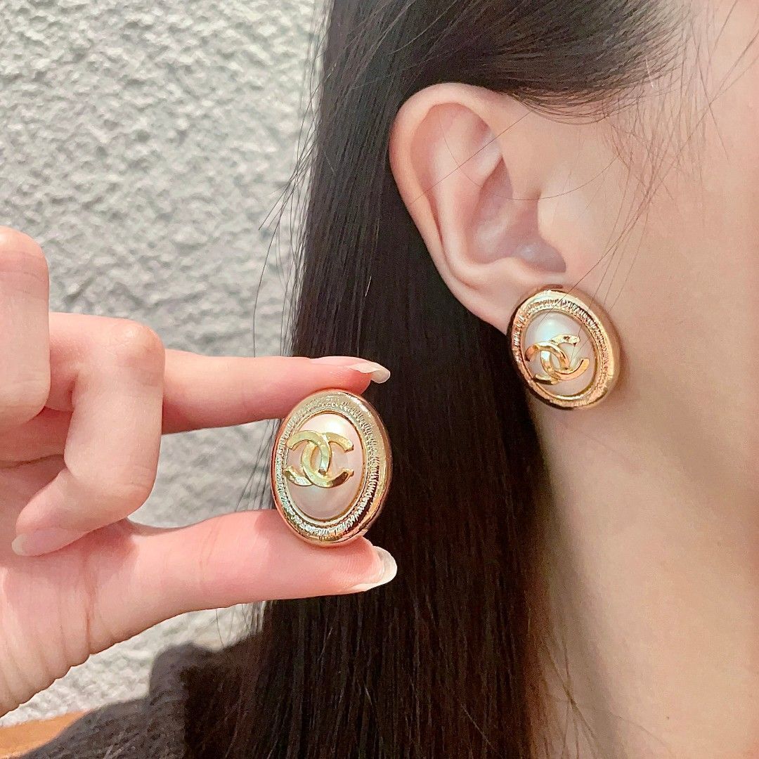 本日限定お値下げ シャネル ピアス シャネル K18WG ダイヤモンド ピアス ココクラッシュ《セルビー