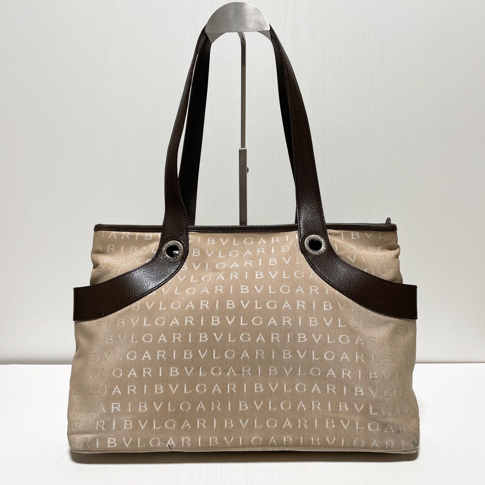 BVLGARI ブルガリ トートバッグ ハンドバッグ ショルダーバッグ 肩掛け ロゴマニア シルバー金具 アイボリー ベージュ B318