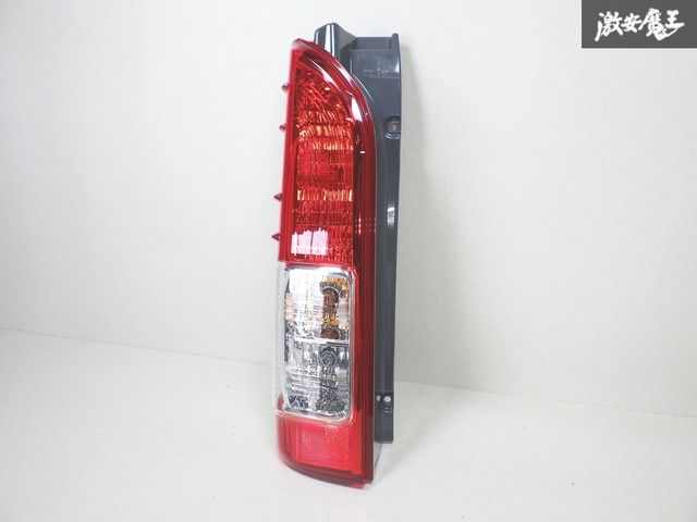 ハイエース純正テールランプ 8型DX 【新車納車前外し品】 新車外し】200系ハイエース/レジアスエース/純正テールランプ(左
