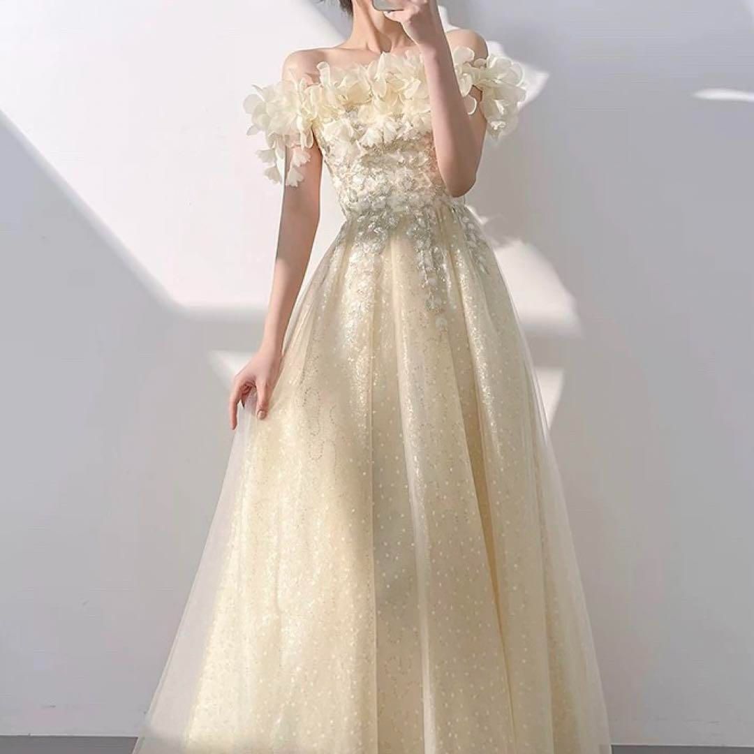 お花のデザインがゴージャスな長袖のオフショル ロングドレス お花のデザインが可愛い ゴージャスなオフショル ロングドレス