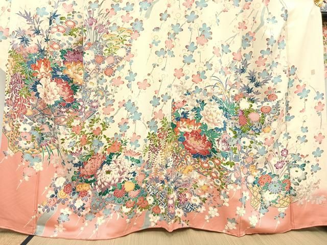 専用ページ振袖 正絹 上品な華やかさ 色味の良い花 袷 着物 U-1567 専用ページ振袖 正絹 上品な華やかさ 色味の良い花 袷 着物 U-1567