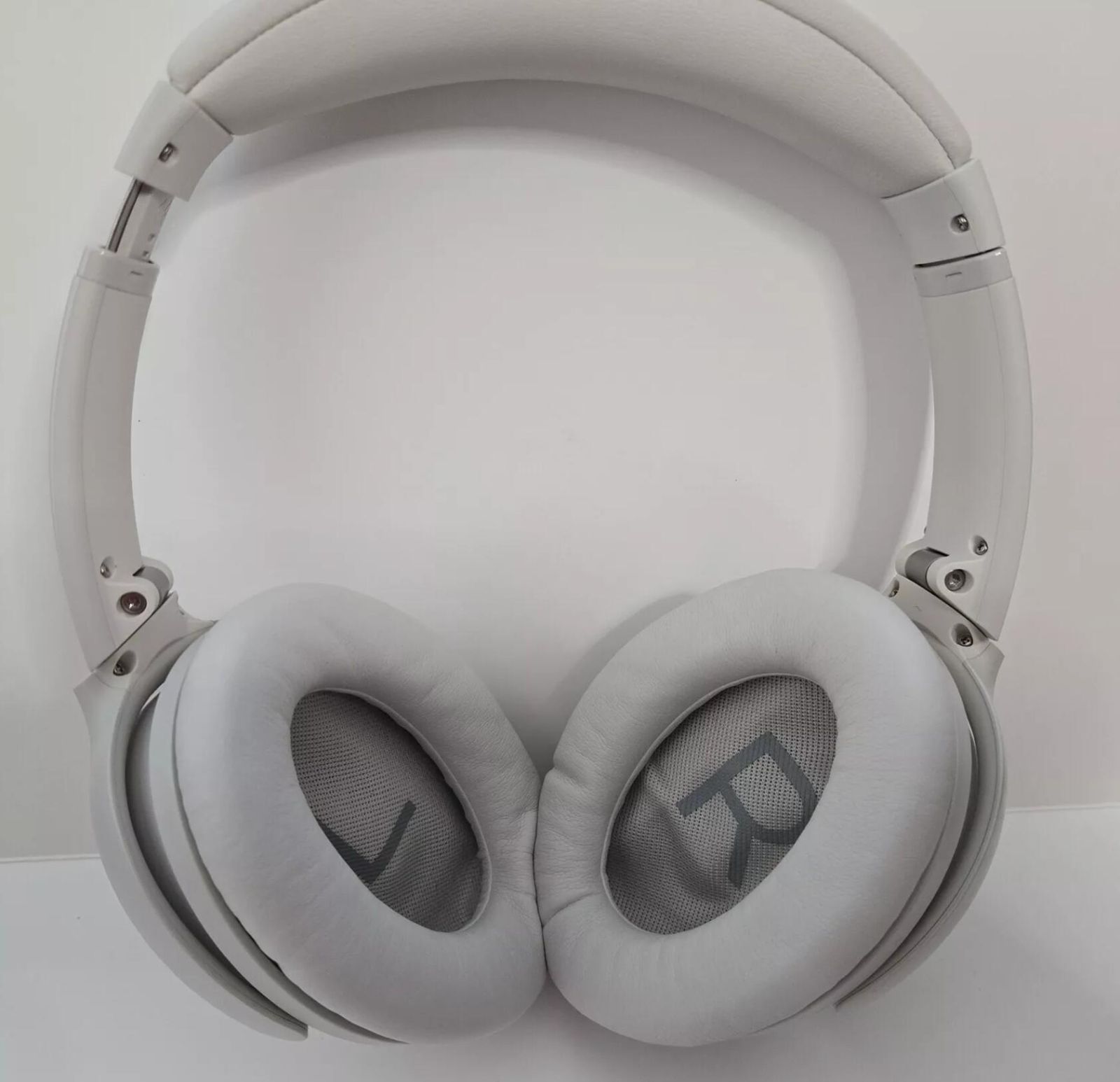 BOSE ワイヤレスヘッドホン ノイズキャンセリング対応 リモコン
