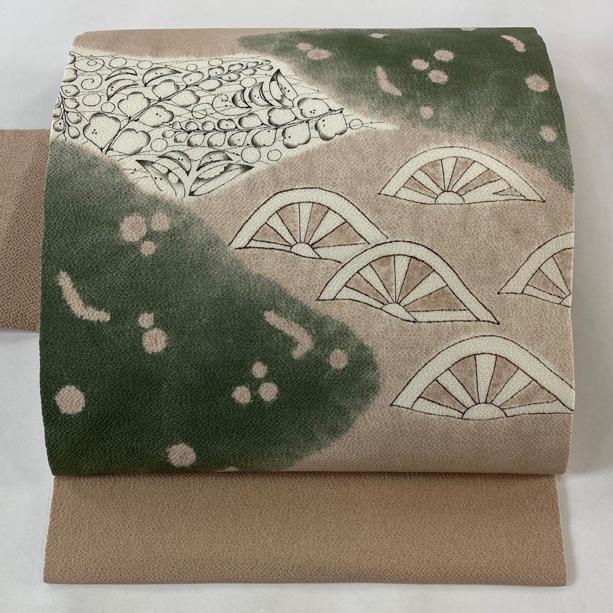 全通　ベージュ 曲線　名古屋帯　美品　正絹 名古屋帯 美品 逸品 小倉淳史 落款 藤 片輪車 縮緬 ピンク