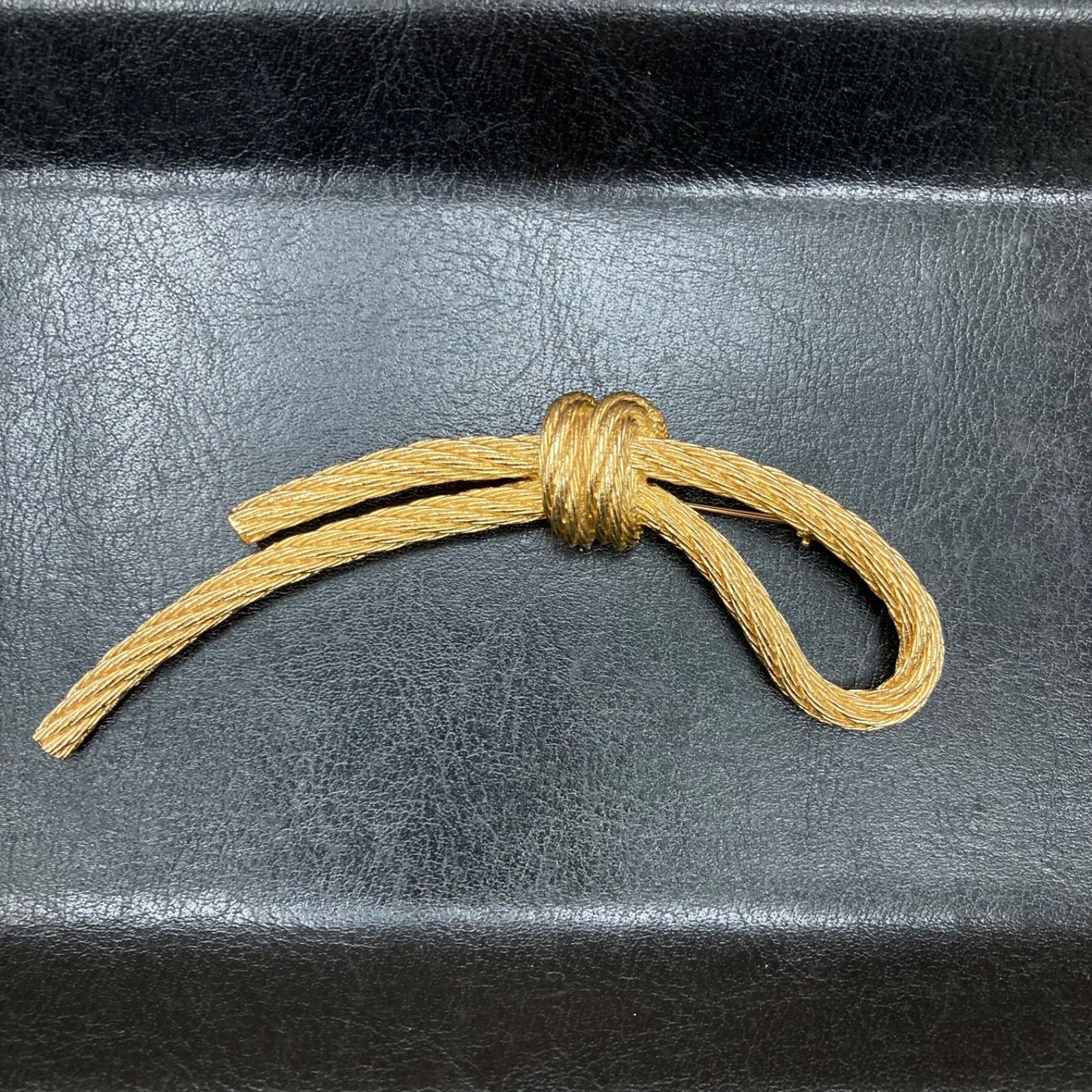 Christian Dior クリスチャンディオール ブローチ リボン ロープ 縄 ゴールド 平塚店