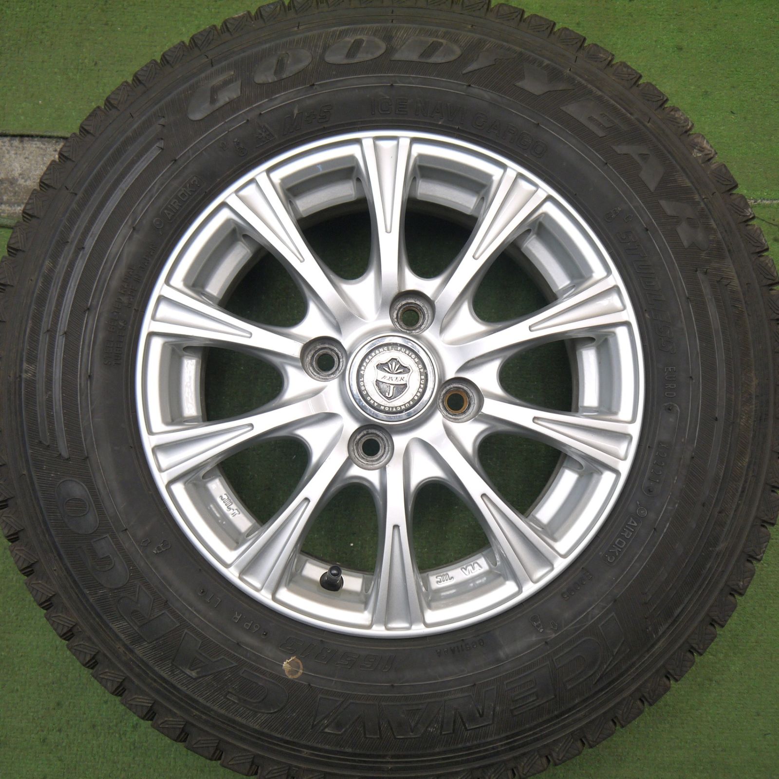 バリ溝！21年！キレイ！9.5分☆スタッドレス 165R13 6PR グッドイヤー 