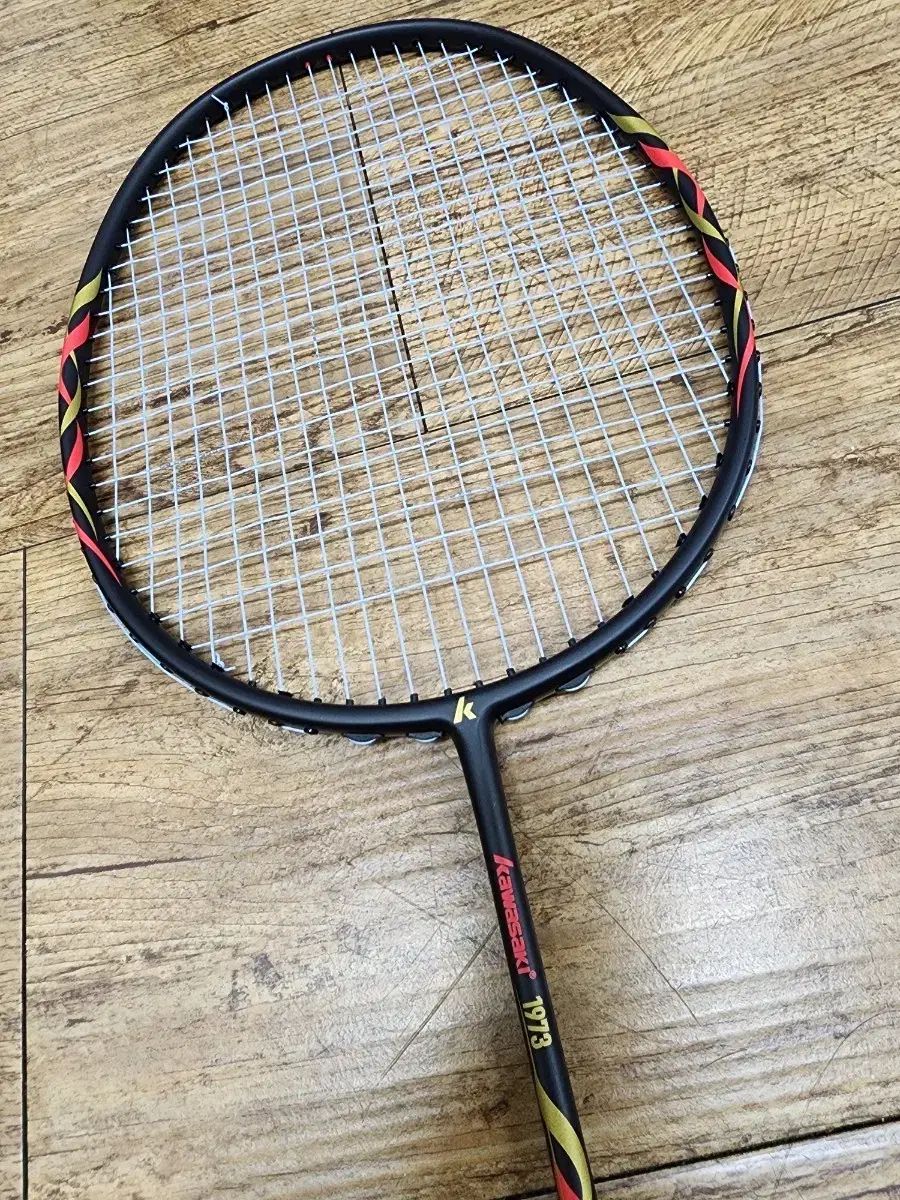 バドミントンラケット 最新モデル 軽量 4U ユニセックス 入門用 初心者用