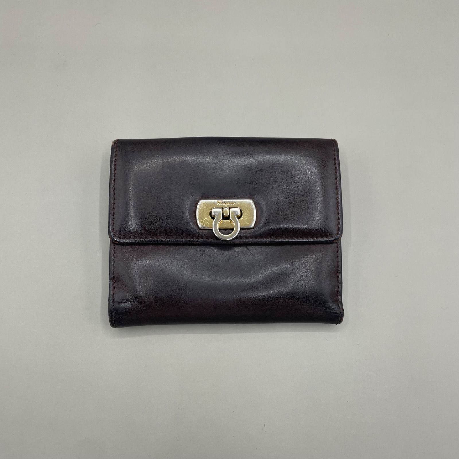 良品 Salvatore Ferragamo サルヴァトーレフェラガモ 二つ折り財布