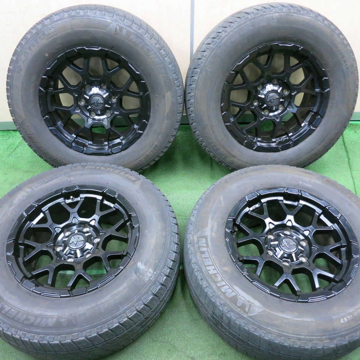 *送料無料* キレイ！20年NITRO POWER MiD 265/65R17 ミシュラン LATITUDE TOUR ナイトロパワー PCD139.7/6H4062702NJノ