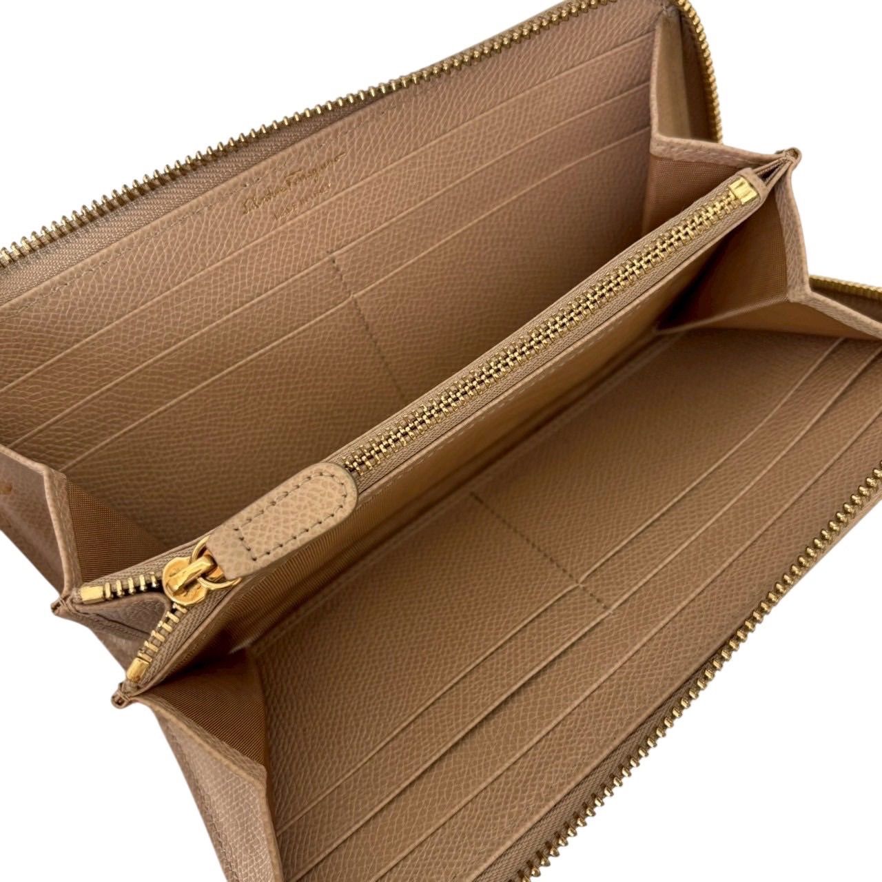 Salvatore Ferragamo サルヴァトーレ・フェラガモ ガンチーニ 22c885