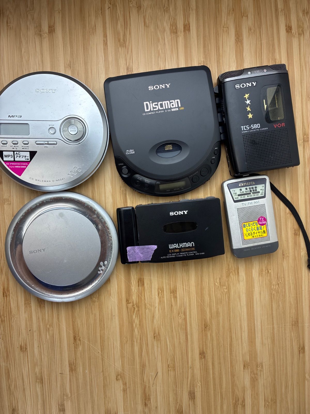 ジャンク品 SONY Ｄiscman.CD WALKMAN2台.カセットWALKMAN.STREO CASSETE-CORDER.aiwa3バンドラジオ 6点