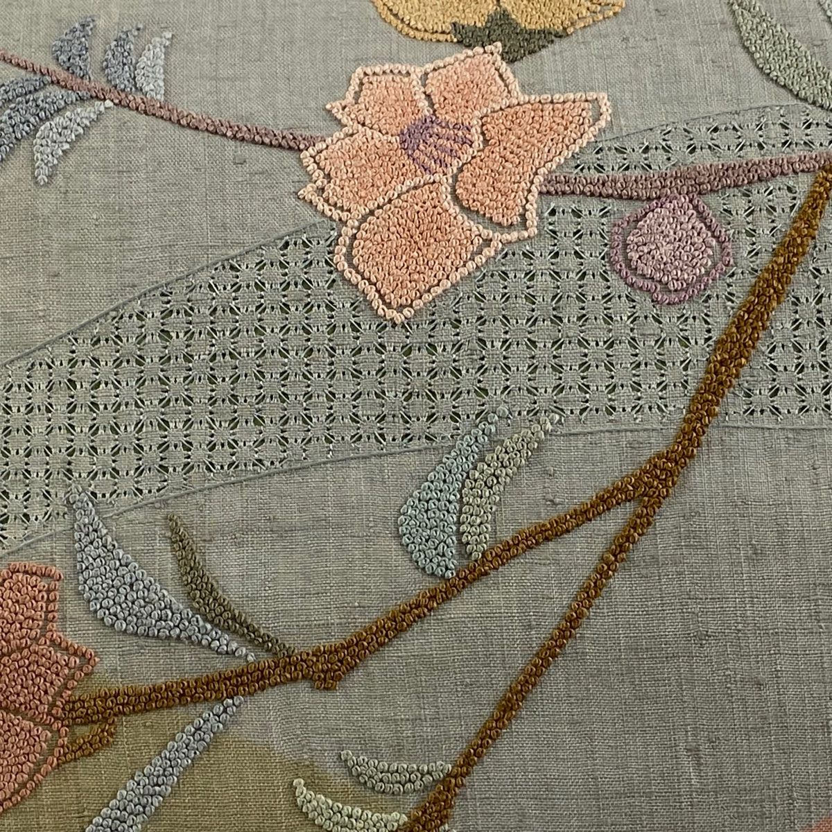 名古屋帯 秀品 紬地 椿 刺繍 灰緑 正絹