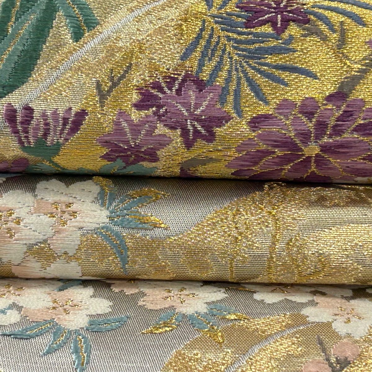 袋帯 美品 名品 じゅらく 落款 帝王紫 草花 観世水 唐織 金銀糸 灰紫