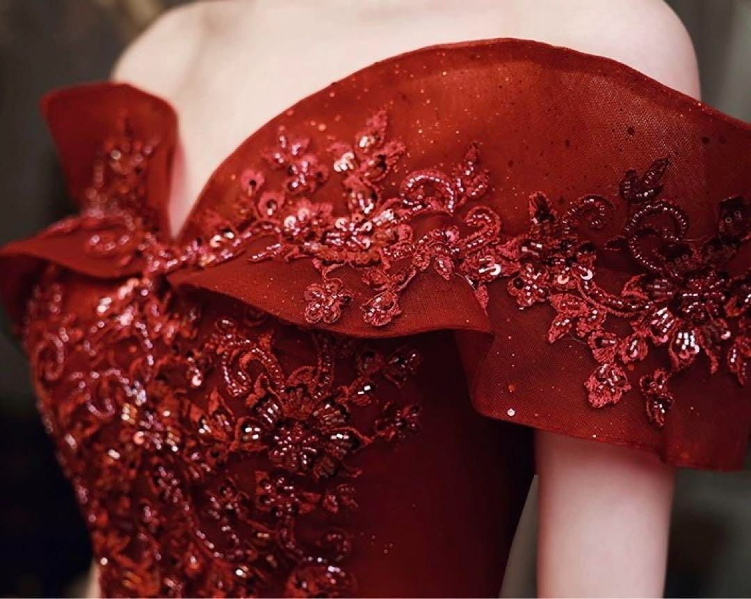 お花のデザインが美しいオフショルチュール
