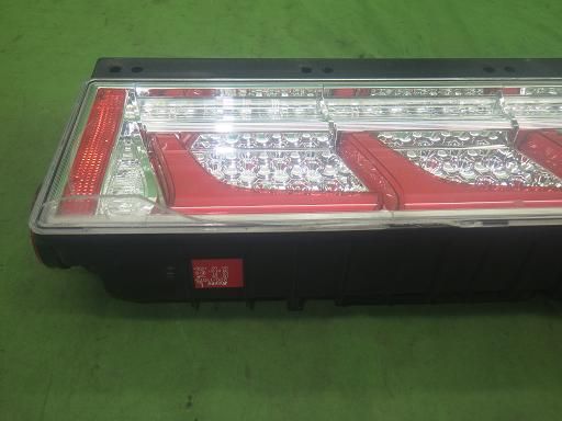 3連LED テールランプ