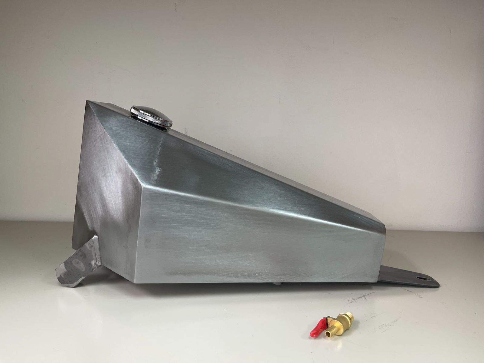 即納品　T-183　９L　ホンダ　HONDA　V-TWIN MAGNA VT250 マグナ250 　ボルトオン コフィンタンク タンク製作工房