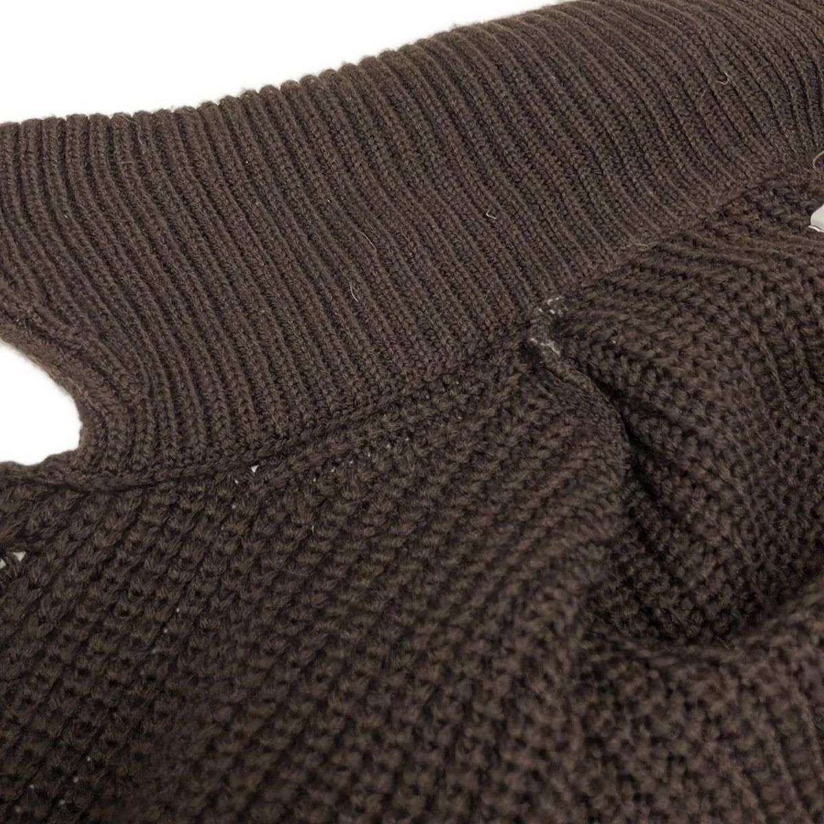 - ダークブラウン