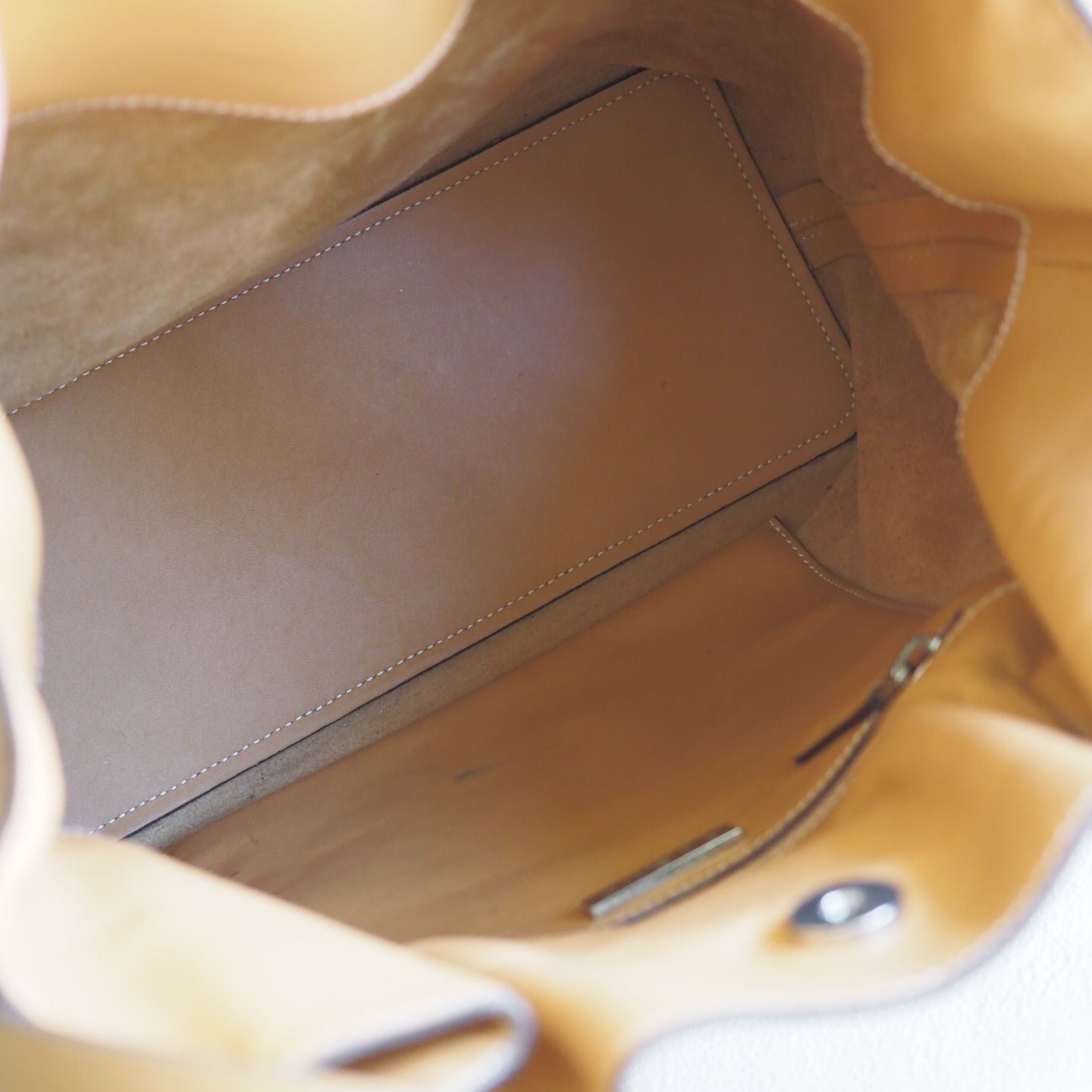 ロエベ LOEWE レザー ショルダーバッグ ベージュ 斜めがけ