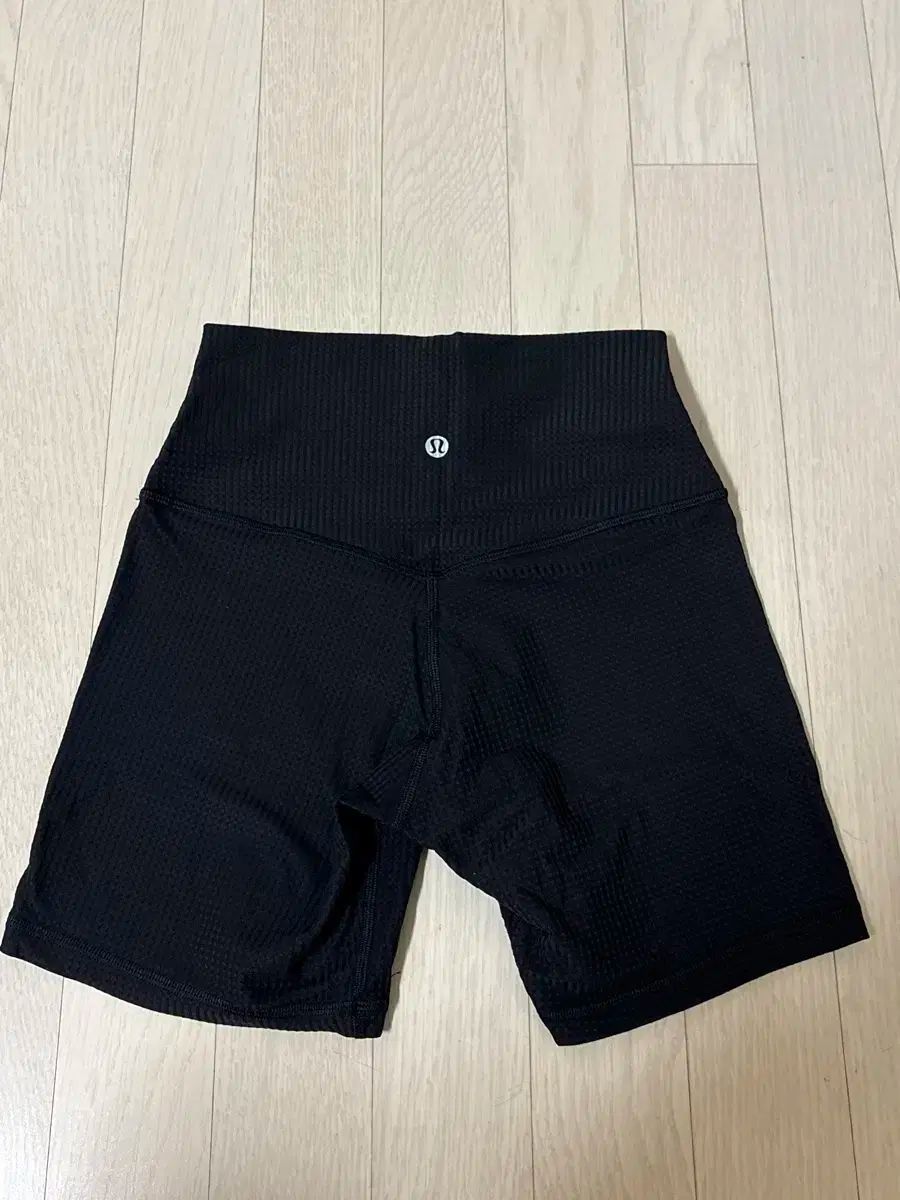 ルルレモン ブラック 6インチ ハイウエスト ショーツ サイズ 4