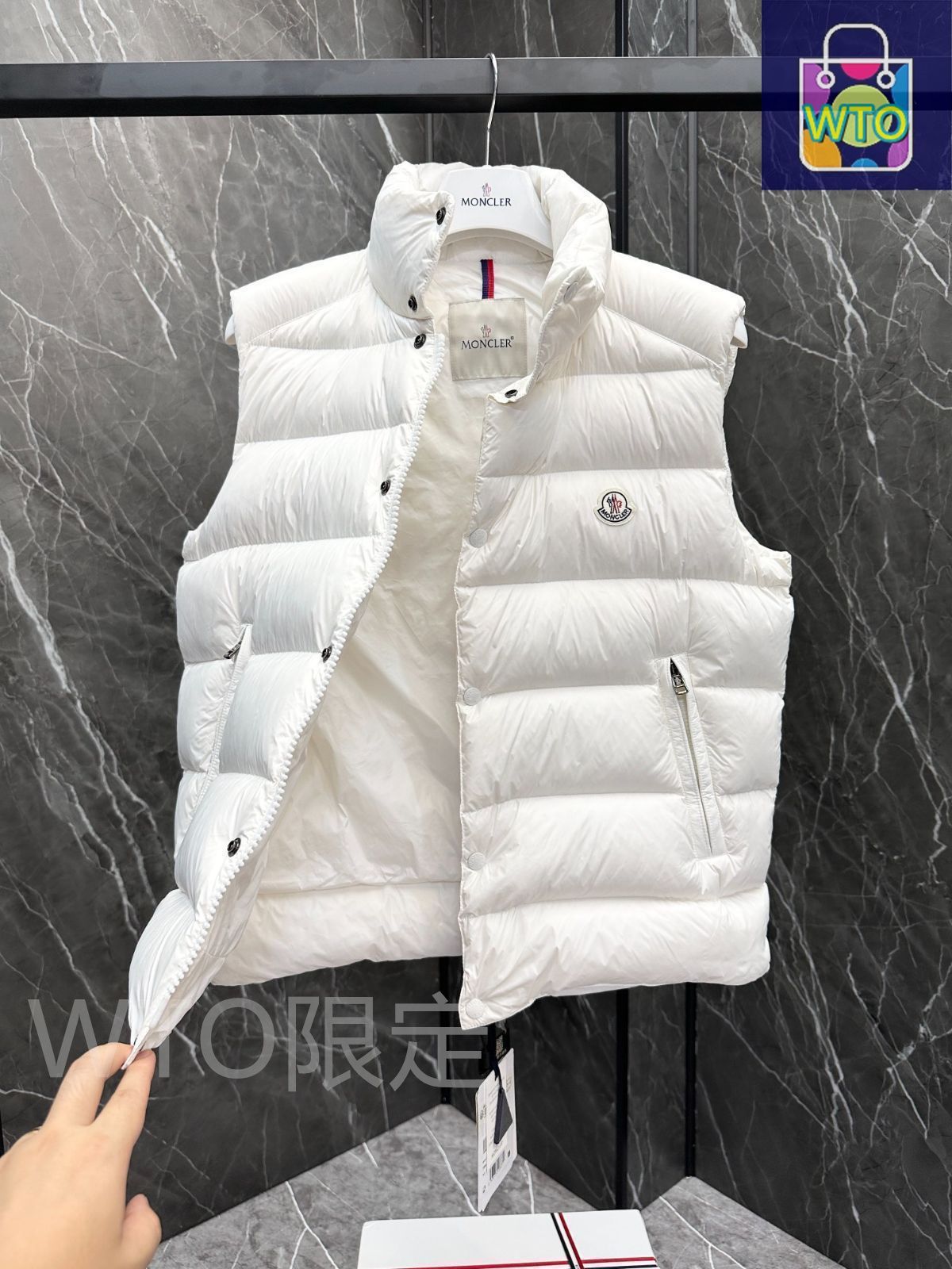 MONCLERモンクレール 白いクラシックメンズダウン｜本日限定特価