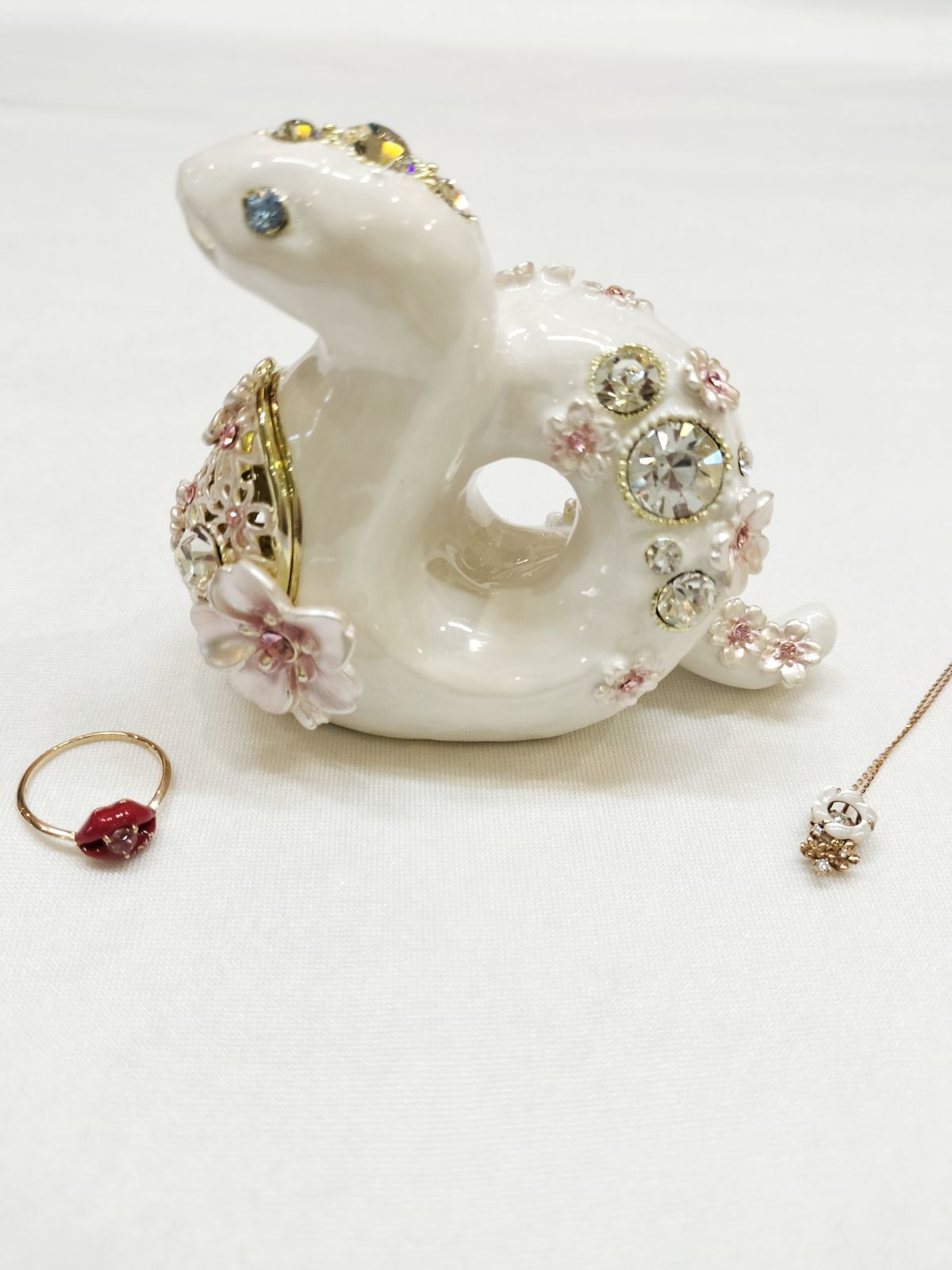 幸運 開運 巳年 白蛇 抜け殻 オルゴナイト 白蛇 置物