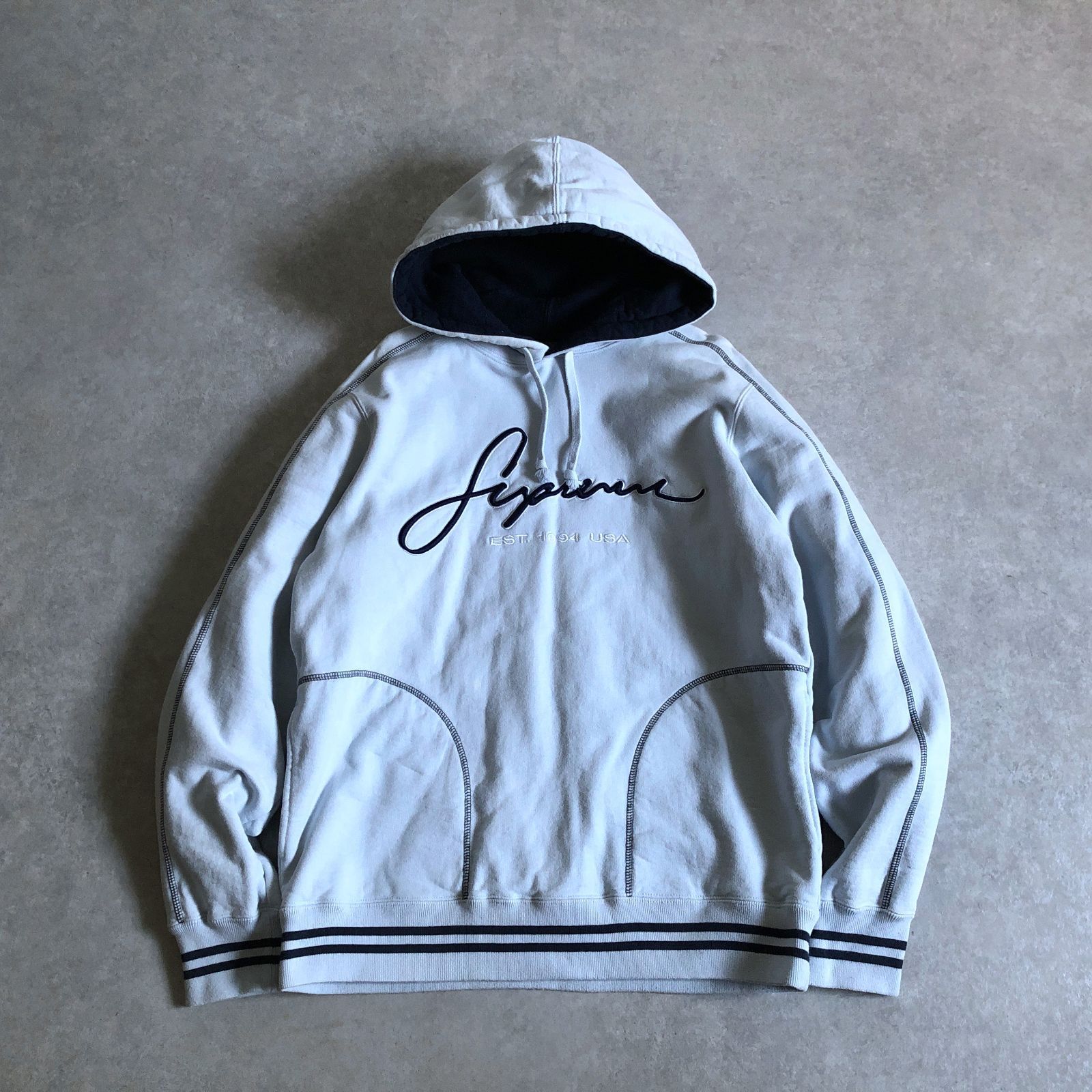 Supreme 筆記体ロゴ刺繍 スウェット パーカー シュプリーム - メルカリ