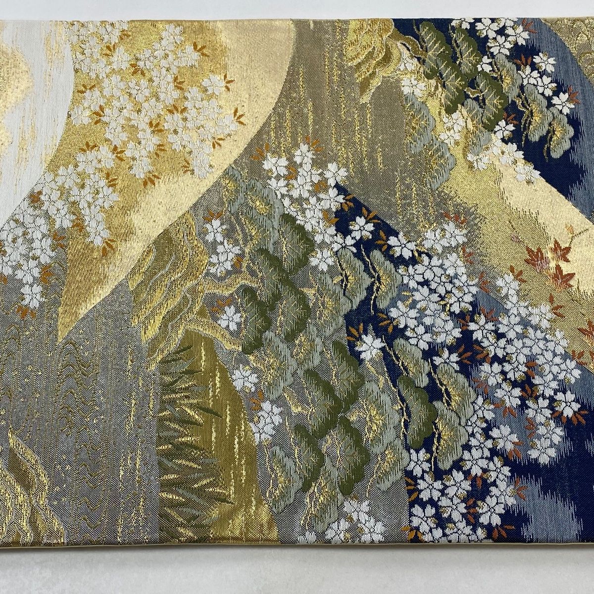 袋帯 六通 唐織 遠山 波 松 桜 金糸 緑地 秀粋元禄 袋帯 美品 秀品 桜 波 金糸 唐織 クリーム 六通 正絹 【中古