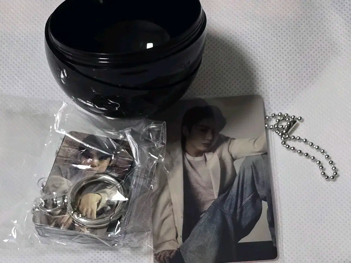 新品未開封☆BTS FESTA限定 カプセルアルバム グク GOLDEN jK BTS 2025