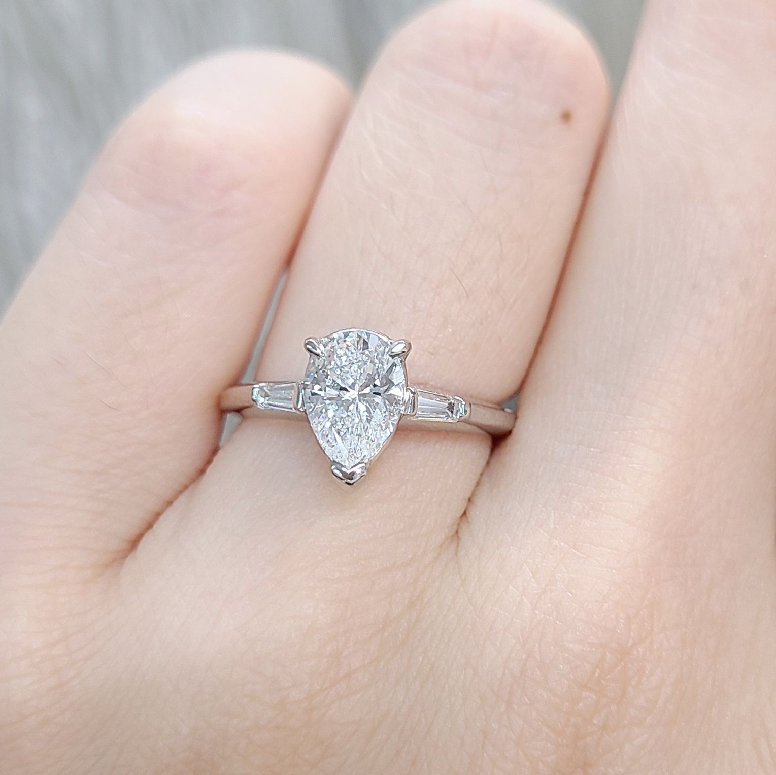 ギラギラ！エレガント 1ctダイヤモンド D SI ペアシェイプ リング ギラギラ！エレガント 1ctダイヤモンド D SI ペアシェイプ リング 鑑定