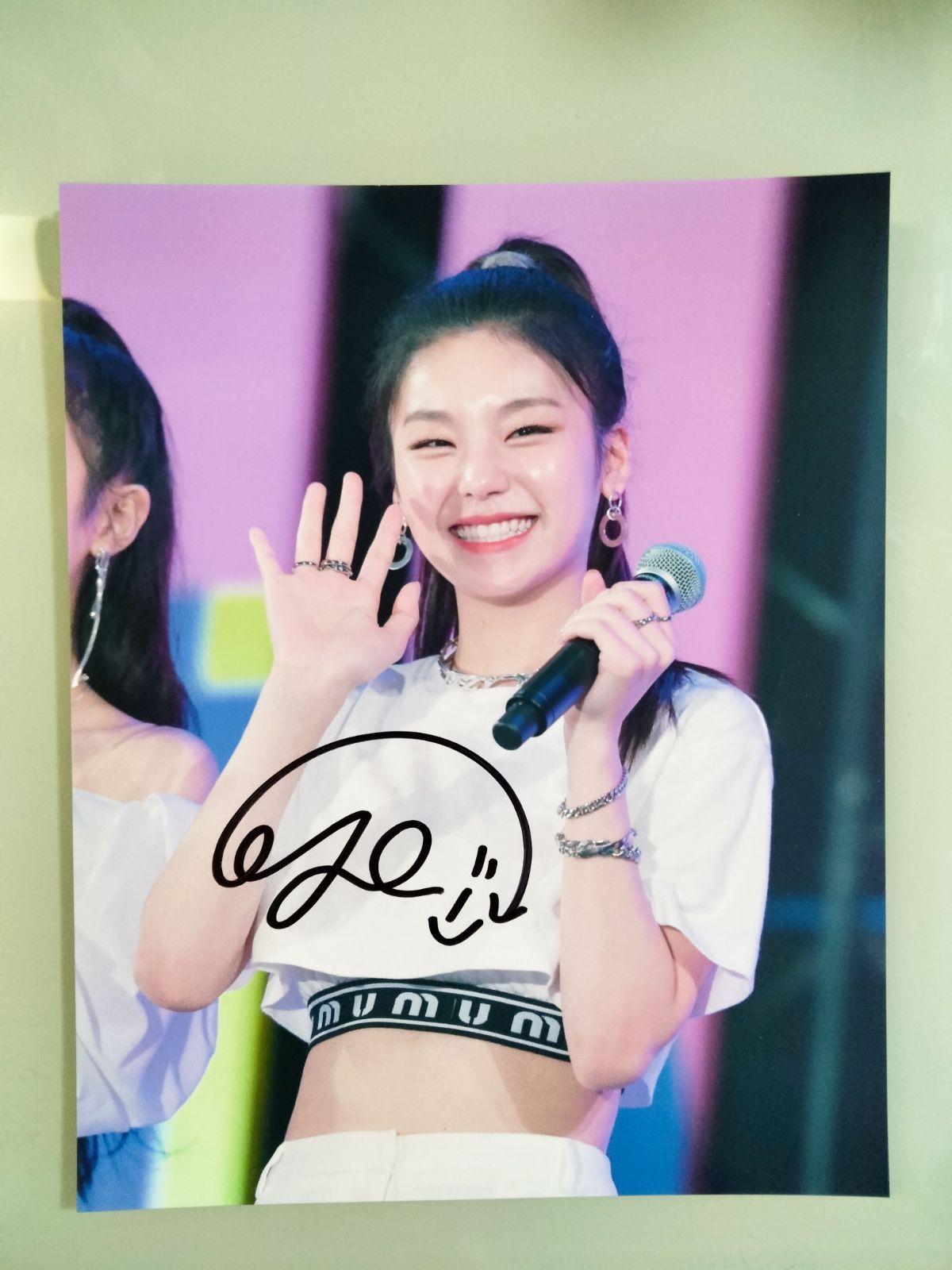 イエジ直筆サイン入り超大型写真…YEJI…イッチ（ITZY） - メルカリ