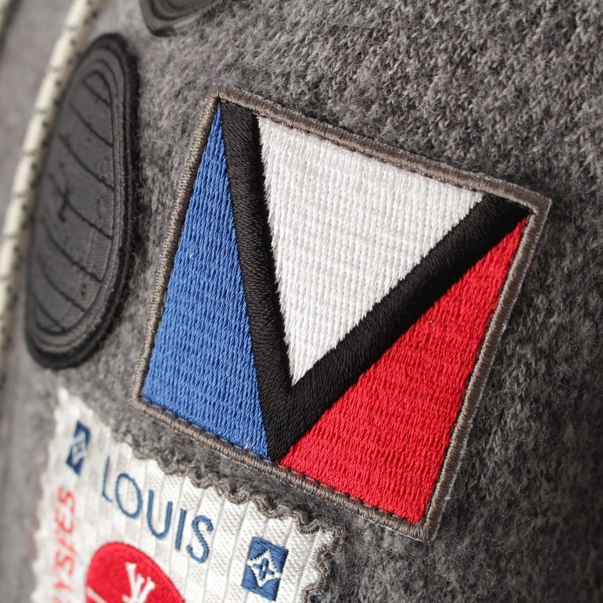 LOUIS VUITTON LV ロゴパッチ トレーナー