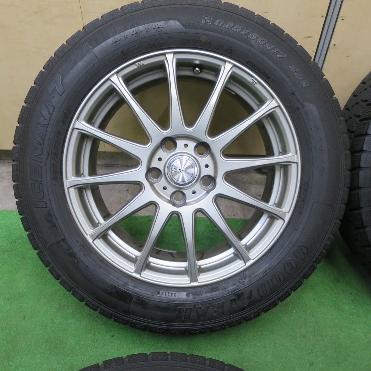 バリ溝 キレイ 9.5分 スタッドレス 225 60R17 グッドイヤー アイスナビ7 ravrion LUMIERE ラブリオン 17インチ PCD114.3 5H 5091705TTス