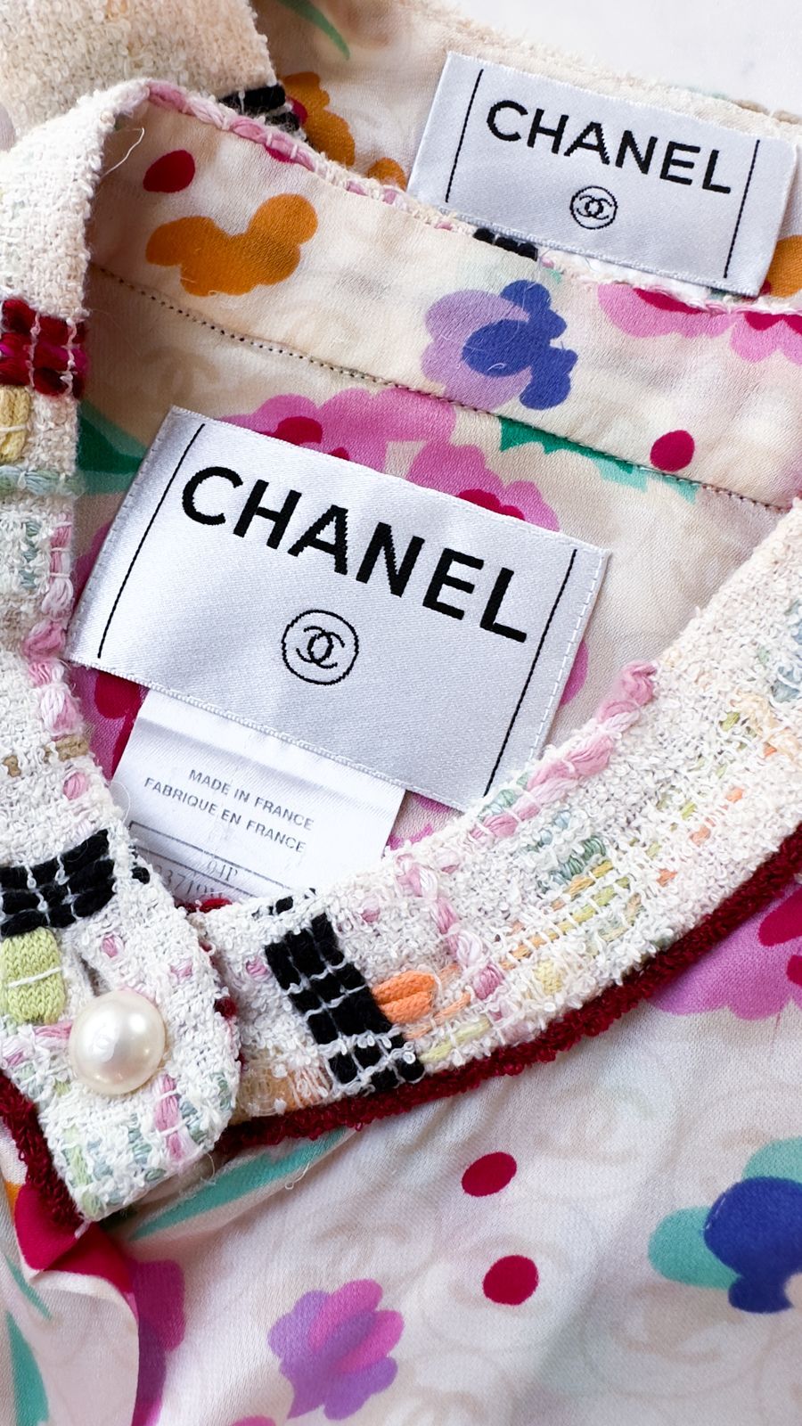 シャネル ブラウス トップス CHANEL マルチカラー カメリア柄 ココマーク シルク カール・ラガーフェルド 超美品 42 CHANEL - シャネル ブラウス トップス CHANEL マルチカラー