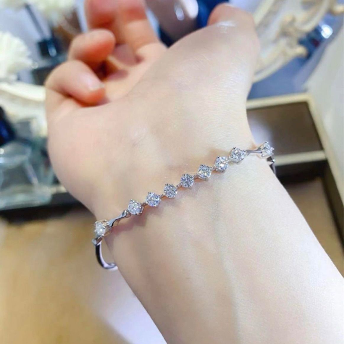 高品質】スターlinkモアッサナイトブレスレットpt950 0.15ct x9 - メルカリ