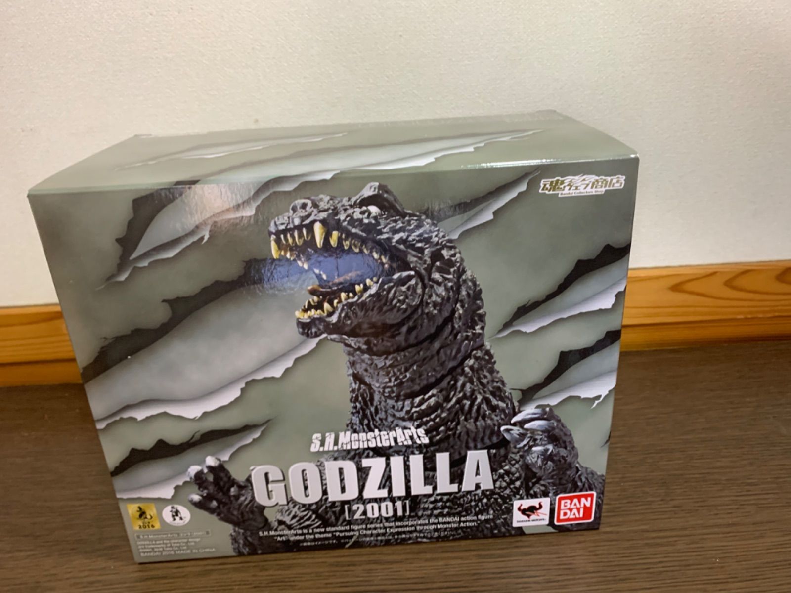 S.H.MonsterArts モンスターアーツ ゴジラ(2001) - メルカリ