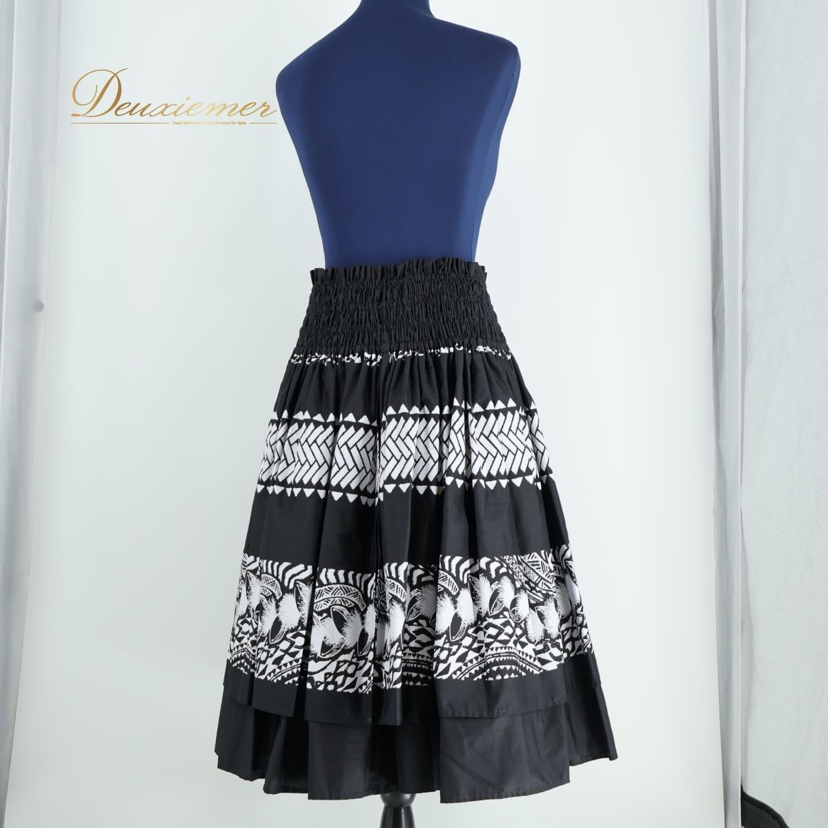 【フラダンス衣装】ブラック パウスカート ハイビスカス柄 黒 シャーリング ゴム 送料無料』フラダンス衣装ブラック パウスカート ハイビスカス柄