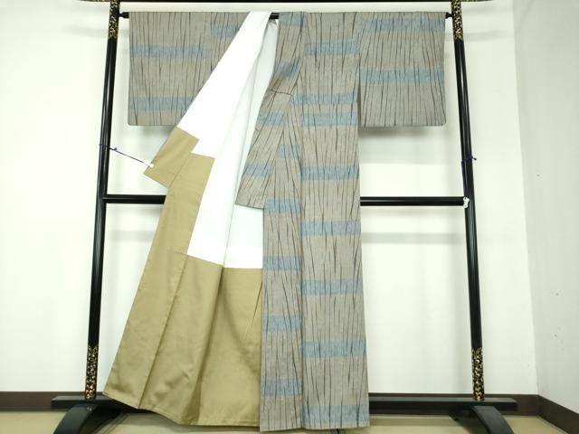 平和屋着物○本場染大島紬 葡萄蔦の葉鳥文 正絹 逸品 DAAS3932ps