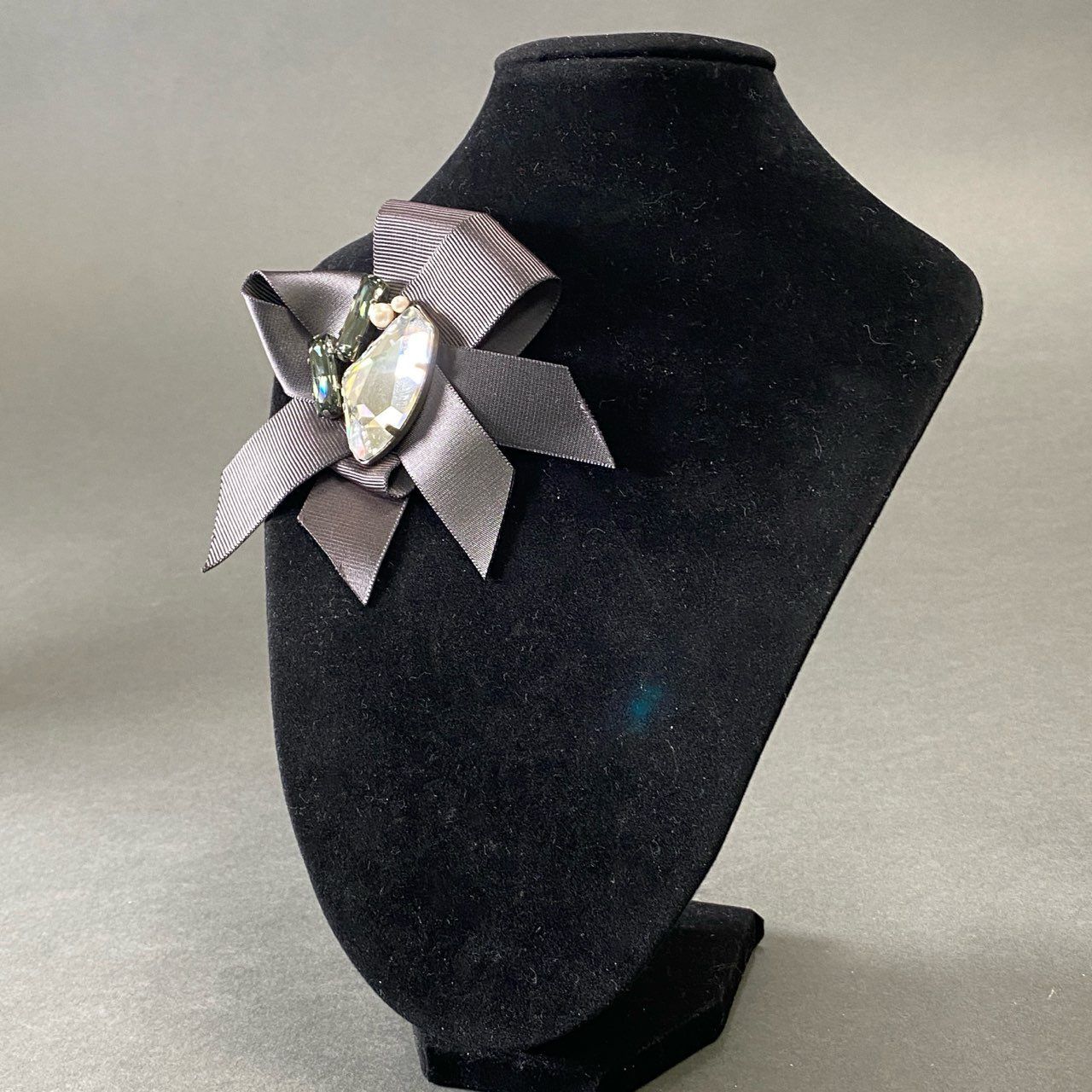 Foxey Fleurブローチ グレー FOXEY - フォクシー ブローチの通販 by