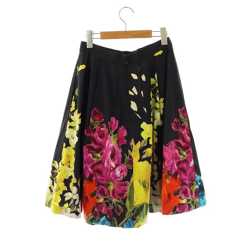 Blumarine ブルマリン 花柄フレアスカート Italia 40 ブルマリン Blumarine フレアスカート ひざ丈 花柄 I40 ブラック
