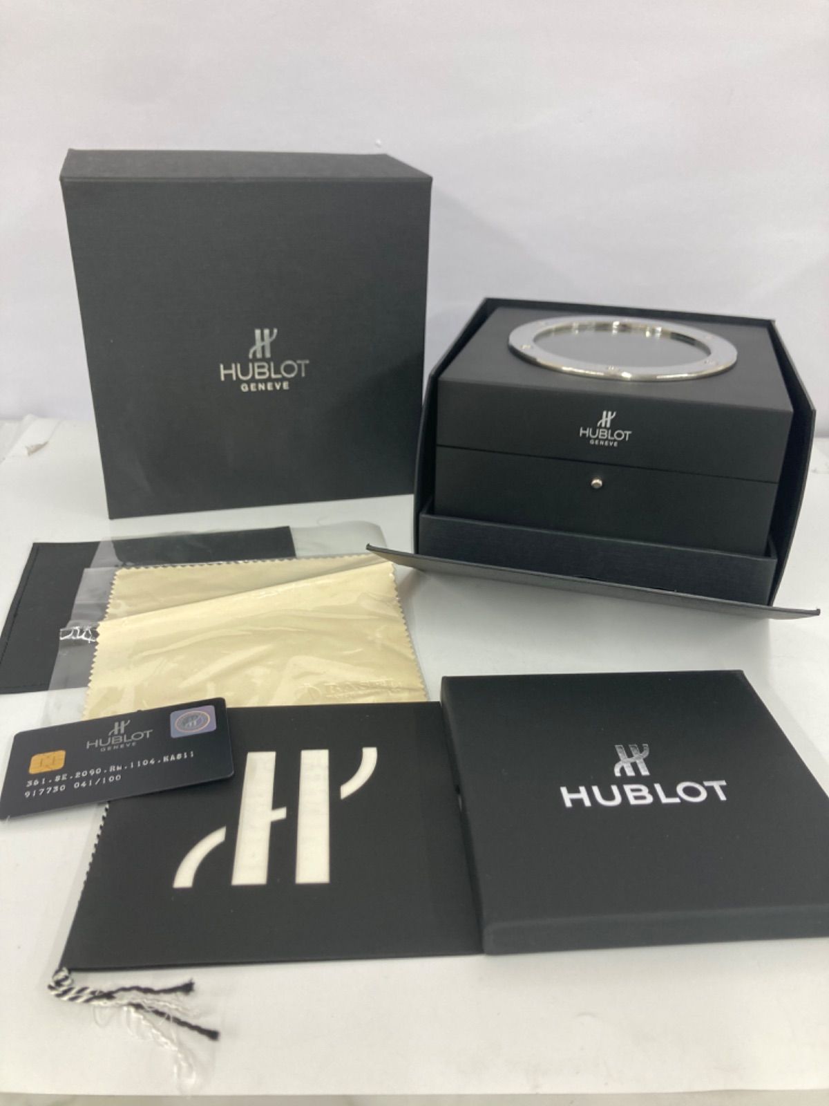 HUBLOT ウブロ　腕時計空箱　ボックス　ケース　付属品 ウブロ 腕時計 空箱 ケース HUBLOT ウブロ 腕時計ボックス 純正