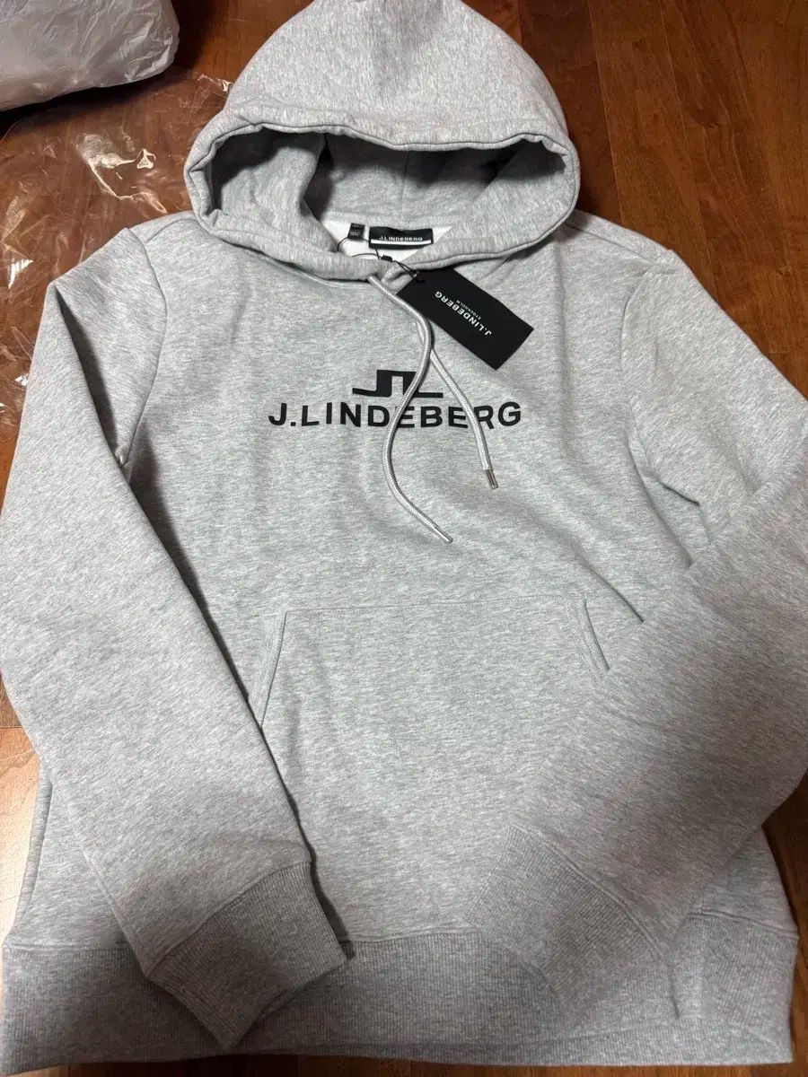 【雷市場（ポンジャン）商品韓国直送】 本物の新製品 J.LINDEBERG(J.リンドバーグ) ゴルフブランド 起毛フード グレー XL スリム 105