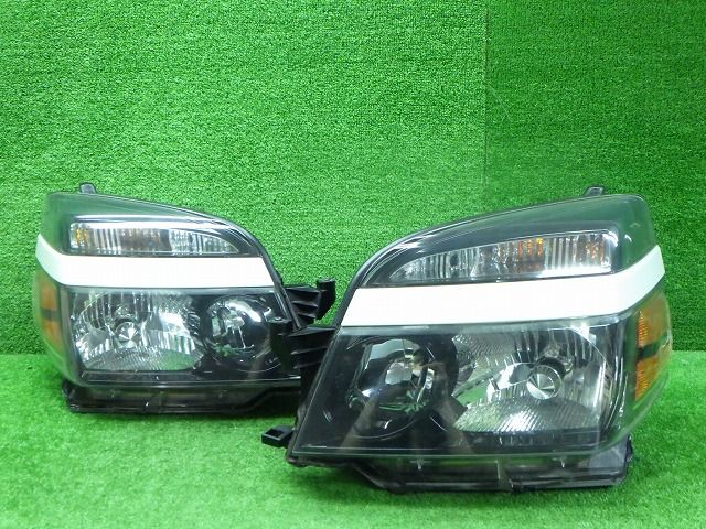 トヨタ　60系　ヴォクシー　後期　ヘッドライト　左右　HID　28-183　V7　240704168