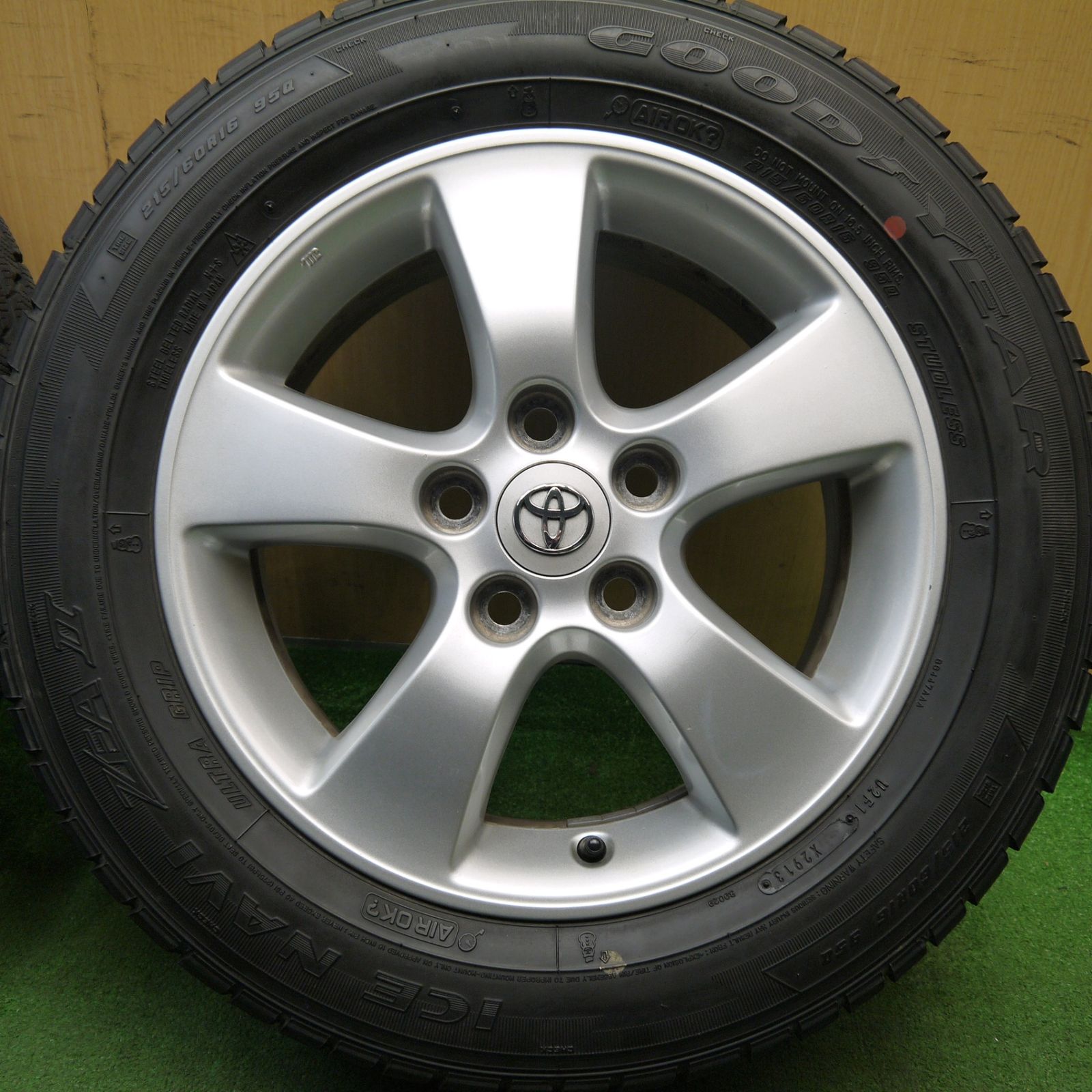 4本価格☆トヨタ 30系 エスティマ 純正 215/60R16 スタッドレス 