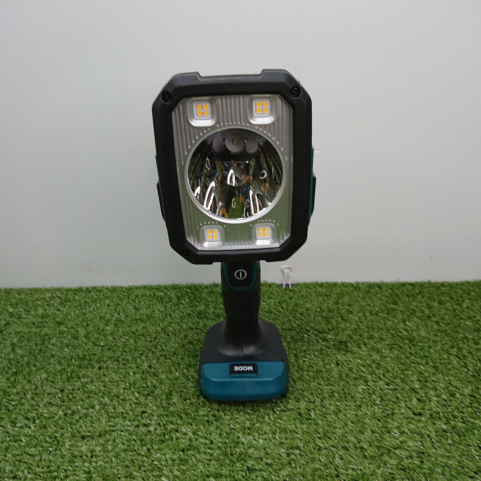 マキタ ML 812 フラッシュライト 14.4 V 18 本体のみ