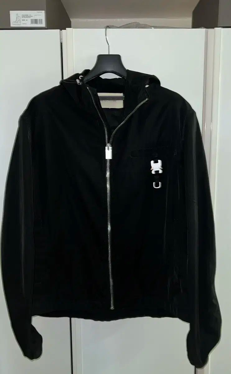 【雷市場（ポンジャン）商品韓国直送】 ALYX バックル ウインドブレーカー フード ジャケット L