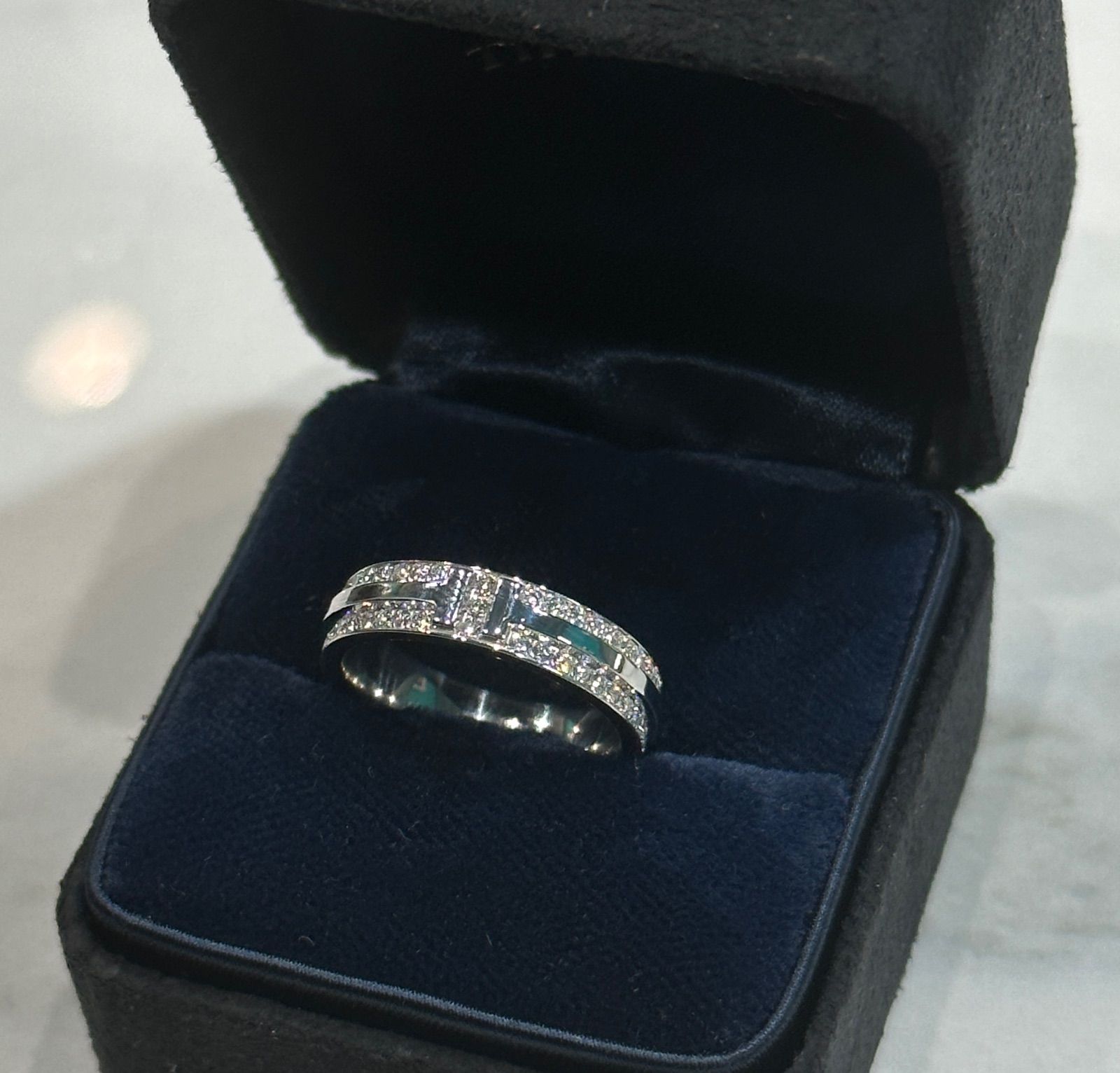 Tiffany&Co.750(WG)Tナローダイヤモンドリング - メルカリ 