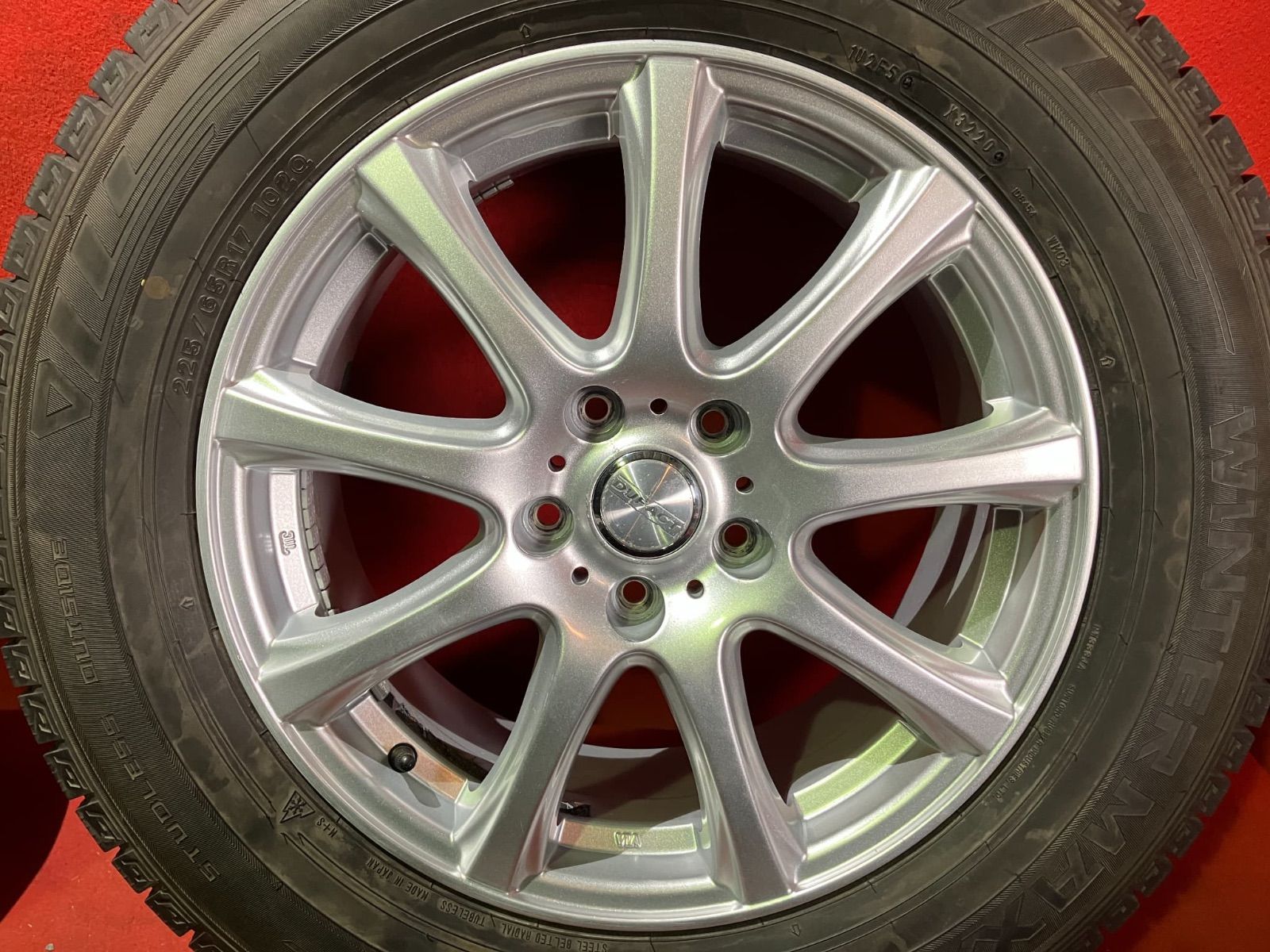 スタッドレスタイヤホイールセット 225 65R17 DUNLOP WM03 17x7.0J 48 114.3 5H 社外 デファクト 4本SET