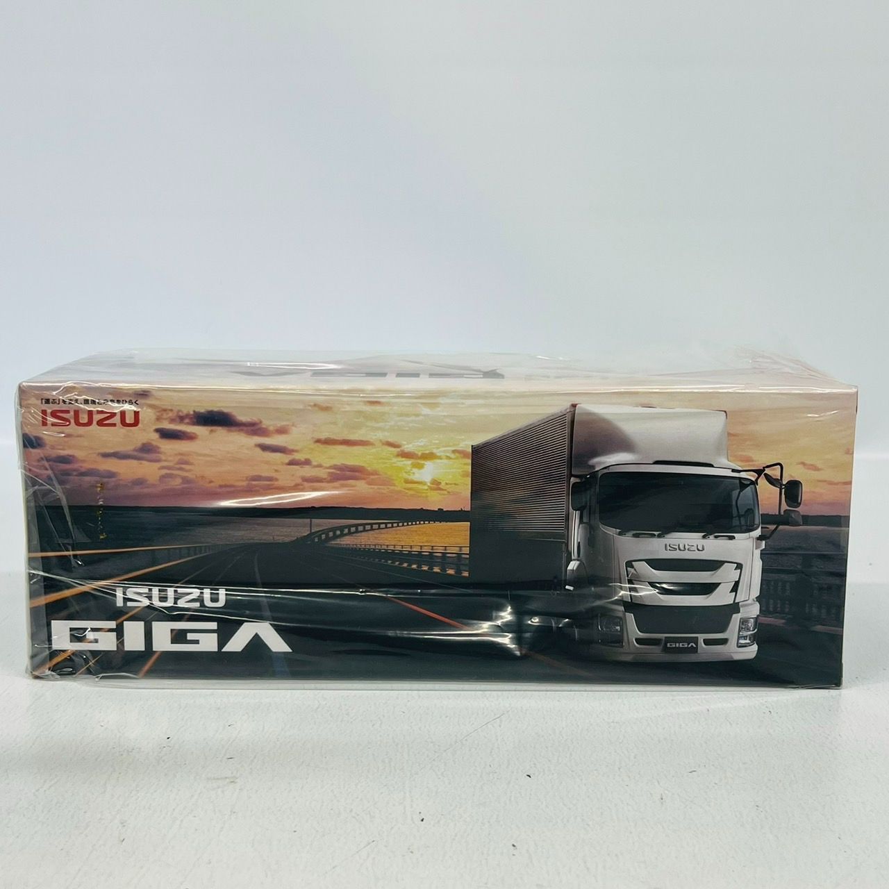 ISUZU GIGA トラック 1/43 ミニカー フィギュア 箱付 未開封 / いすゞ ギガ