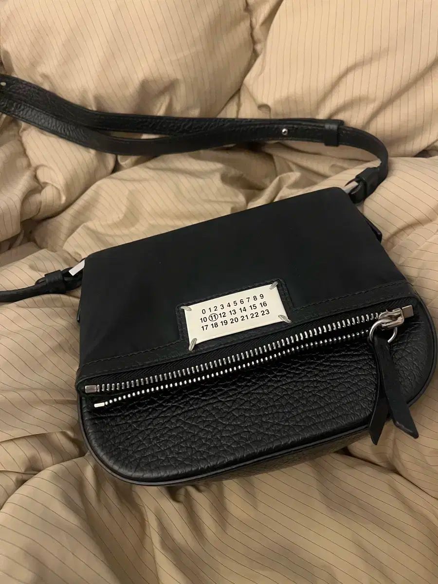 Maison Margiela メゾン マルジェラ ブラック クロスバッグ バッグ