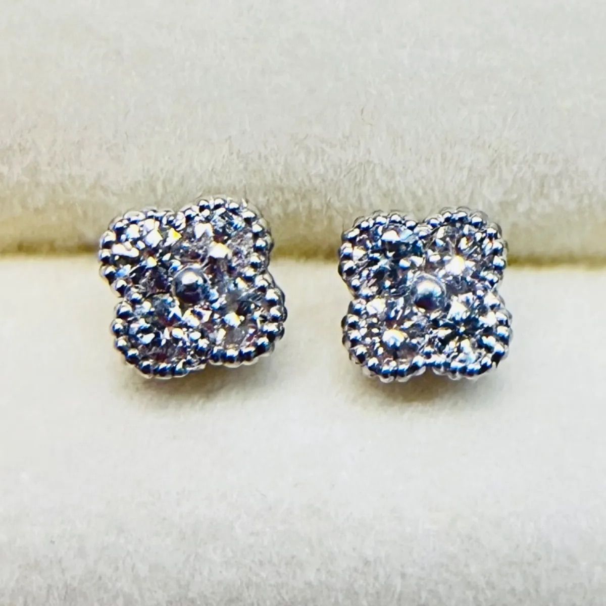 K18WG ダイヤモンド花型 ピアス0.30ct K18WG ダイヤモンド花型 ピアス0.30ct