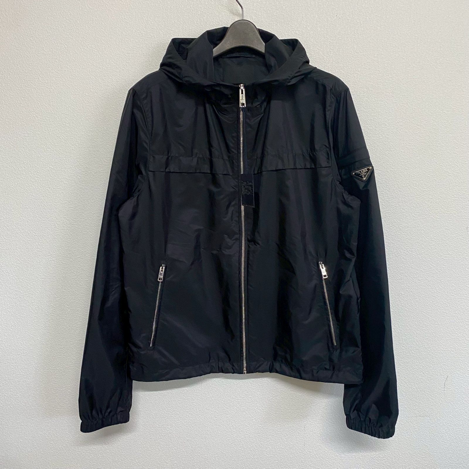 PRADA プラダ トライアングル ロゴ プレート 黒 ブラック ナイロンジャケット ブルゾン 長袖 トップス アウター メンズ レディース